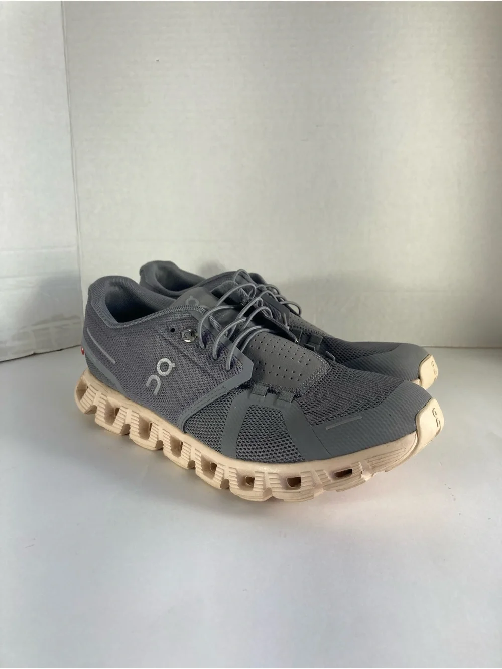 ON Cloud 5 Zinc Shell Womens 10 Gray Athletic Shoes Lightweight Breathable